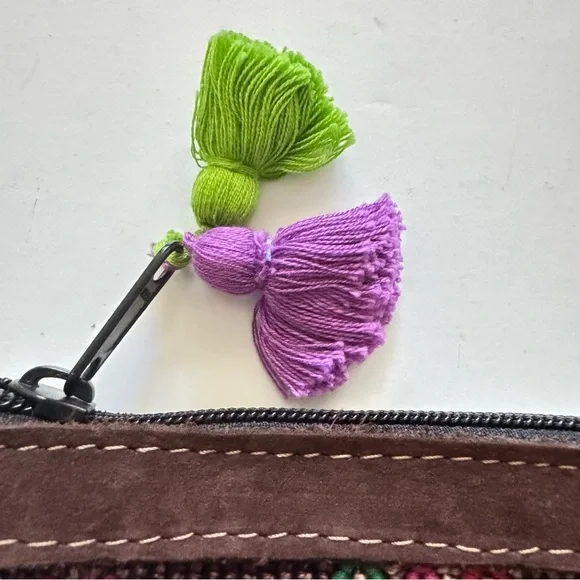 New Nena & Co Guatemalan Handcrafted Embroidered Wristlet - Picture 5 of 6